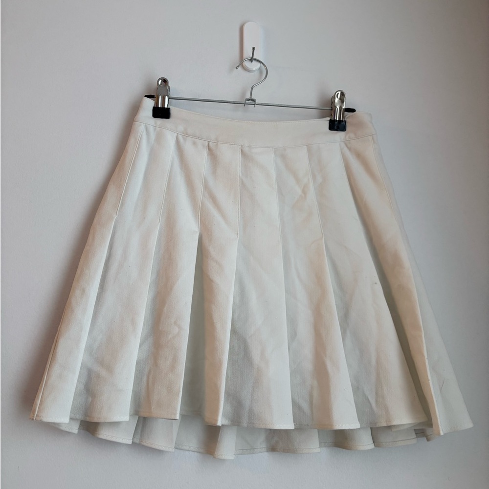 Elegant White Pleated Skirt